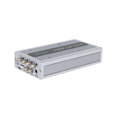 Ettus USRP E310 Kompatibel 2 TX/RX Kanäle AD9361 RF 70MHz-6 GHz 56 MHz BW Jeder 1 × 10/100/1000 BASE-T Ethernet 2 × USB-Ports USRP Software definierte Funkgerät